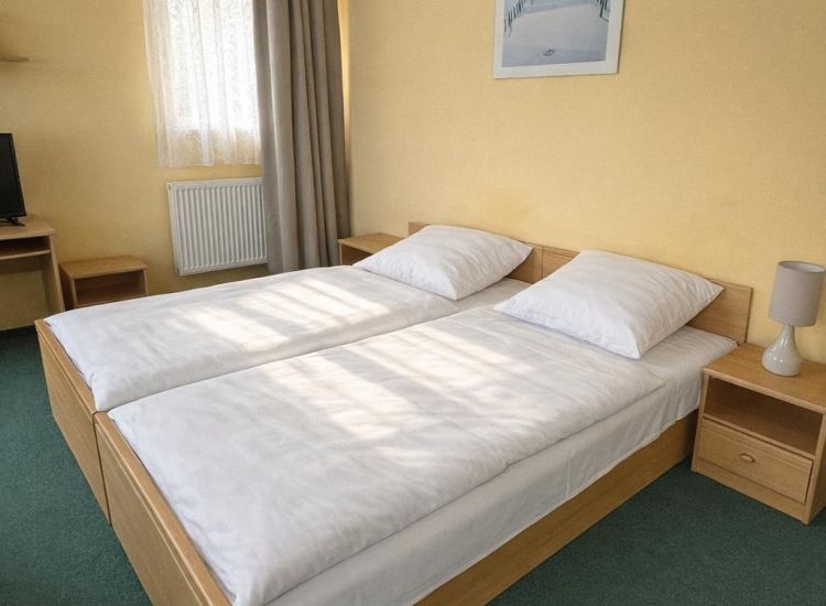3-person room - hotel building standard