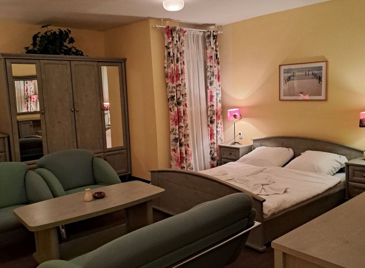 3-person room - hotel building standard
