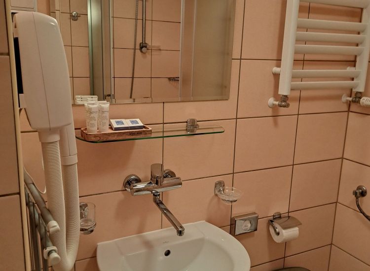 3-person room - hotel building comfort